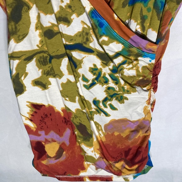 55-1 CABI white red multicolor floral faux wrap short sleeve jersey knit top S - Picture 4 of 6